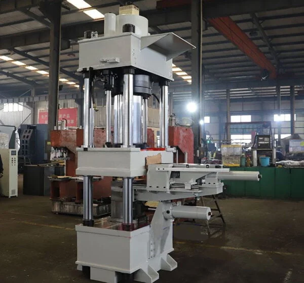 Four-column hydraulic press Y32 - Image 3